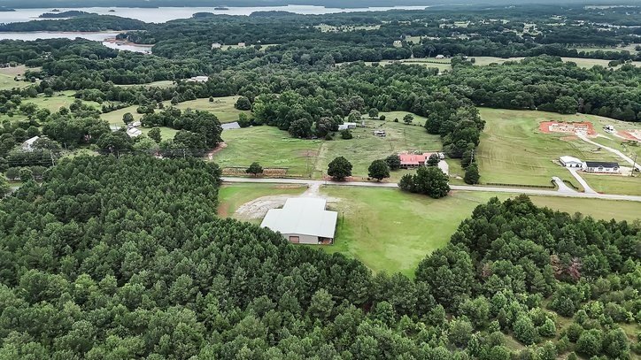 Great opportunity! 5.07 acres, approx 3+- acres fenced, balance - photo 28