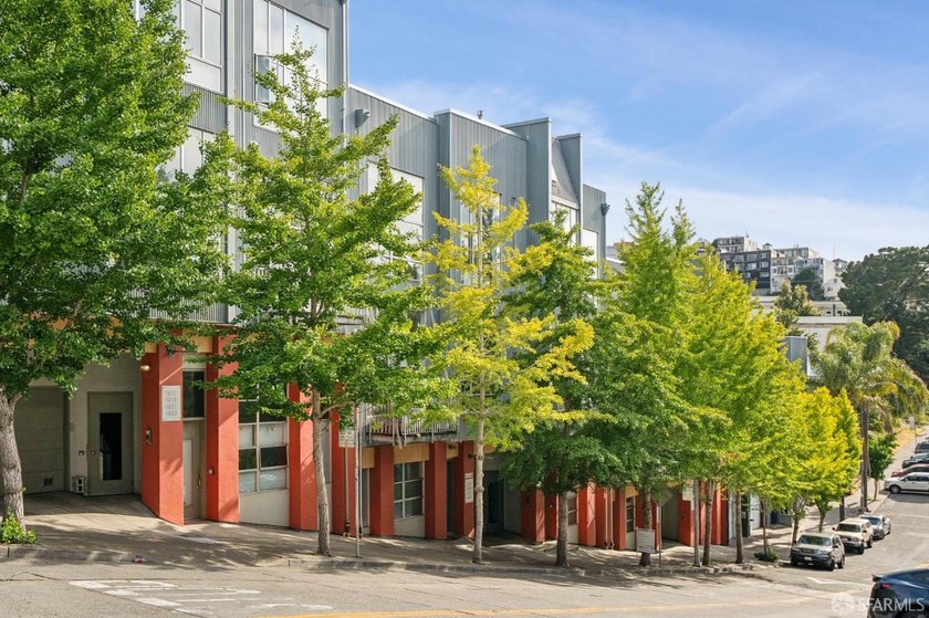 Location, Light and Excellence! This updated two-story condo - photo 8