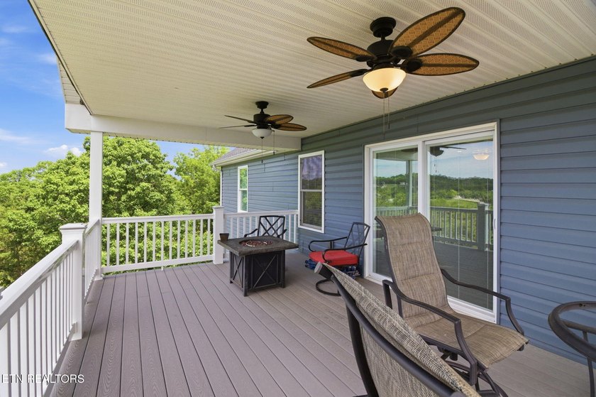What a LAKEFRONT home awaits its proud new owners!! Viewers can - photo 11