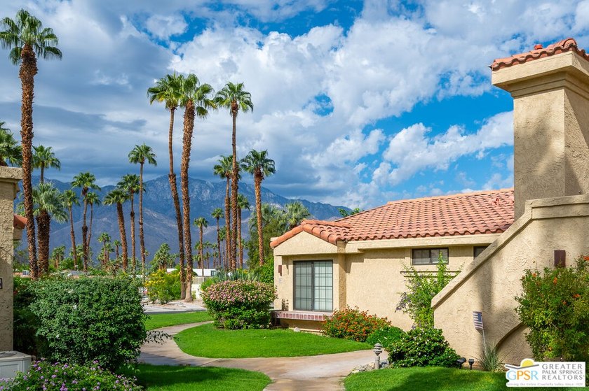 Welcome to relaxed desert living in this beautifully updated - photo 21