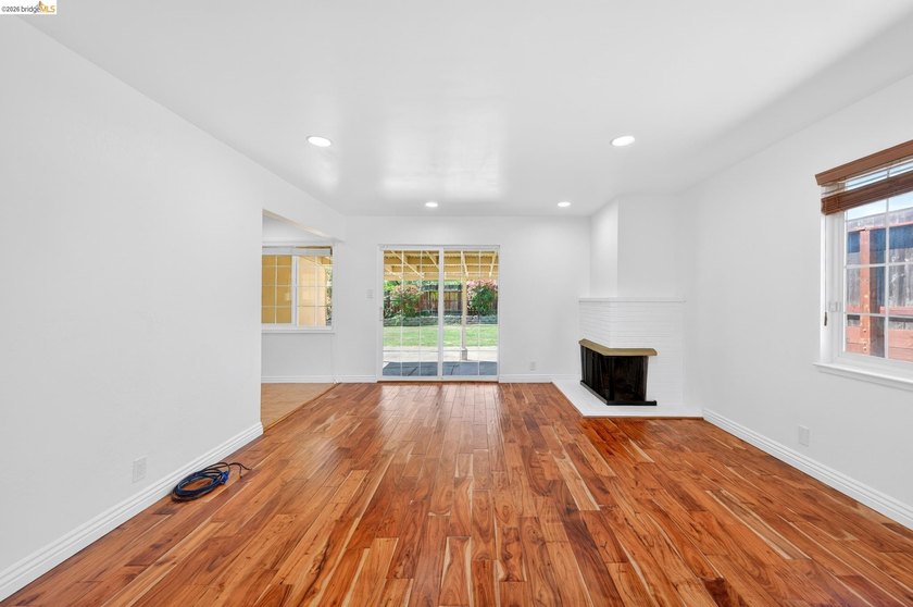 Welcome to 3 Bergwall Way, a lovingly maintained single-story - photo 10