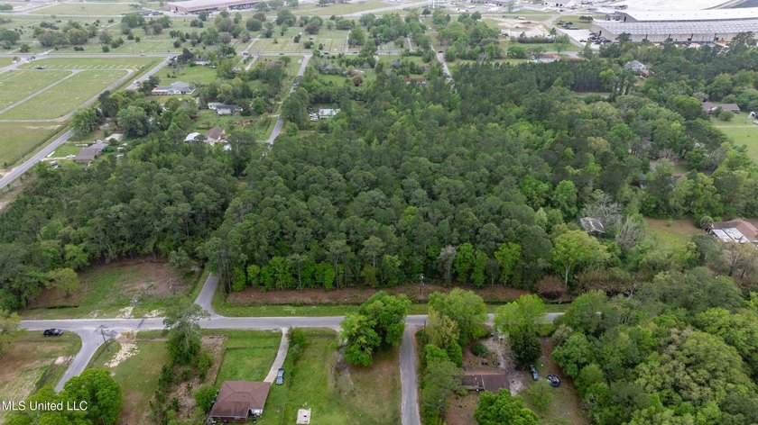 Located at the corner of 40th Ave and 31st St in Gulfport, this - photo 6