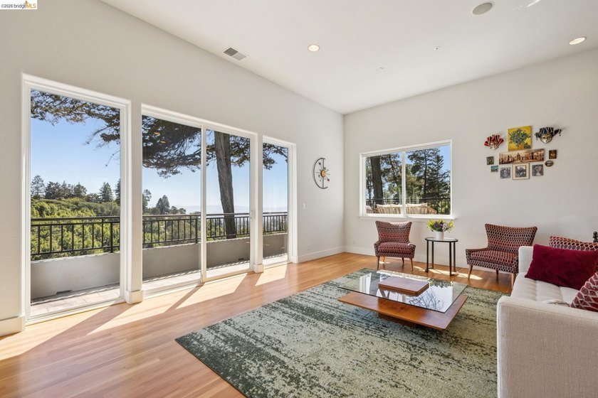 TRANSPARENT PRICING! Built in 2001 and thoughtfully designed to - photo 8