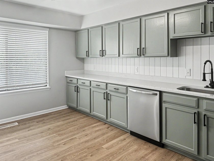 Completely renovated and move-in ready! This spacious 2,538 sq - photo 3