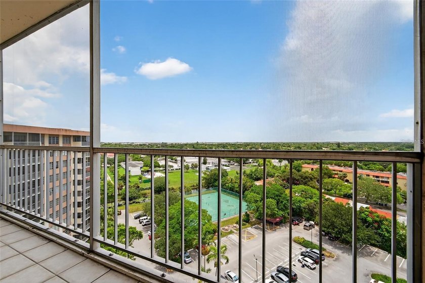 Rare 12th-Floor Corner Penthouse with Panoramic Sunrise &amp; Sunset - photo 4
