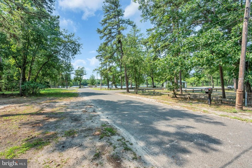 Beautifully renovated 3-bedroom, 2-full-bath home located in the - photo 46