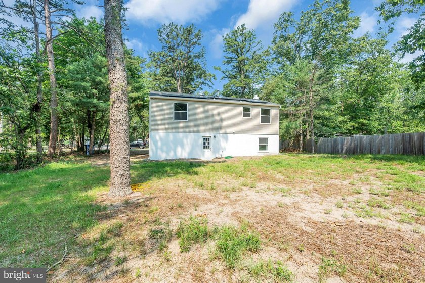 Beautifully renovated 3-bedroom, 2-full-bath home located in the - photo 50