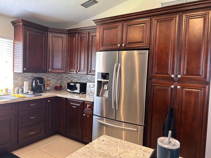 Spacious end-unit townhome located in the desired Cortina - photo 4