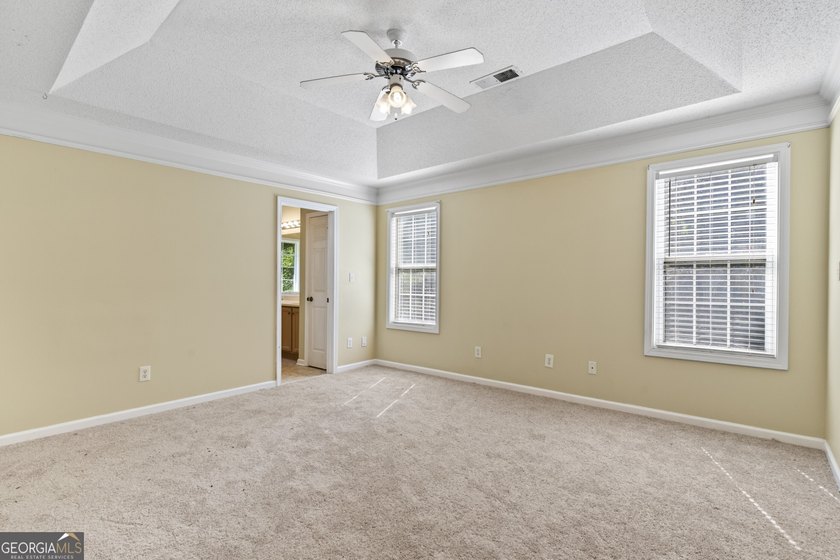 Welcome home to this beautifully maintained ranch offering 3 - photo 15