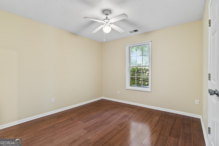 Welcome home to this beautifully maintained ranch offering 3 - photo 21
