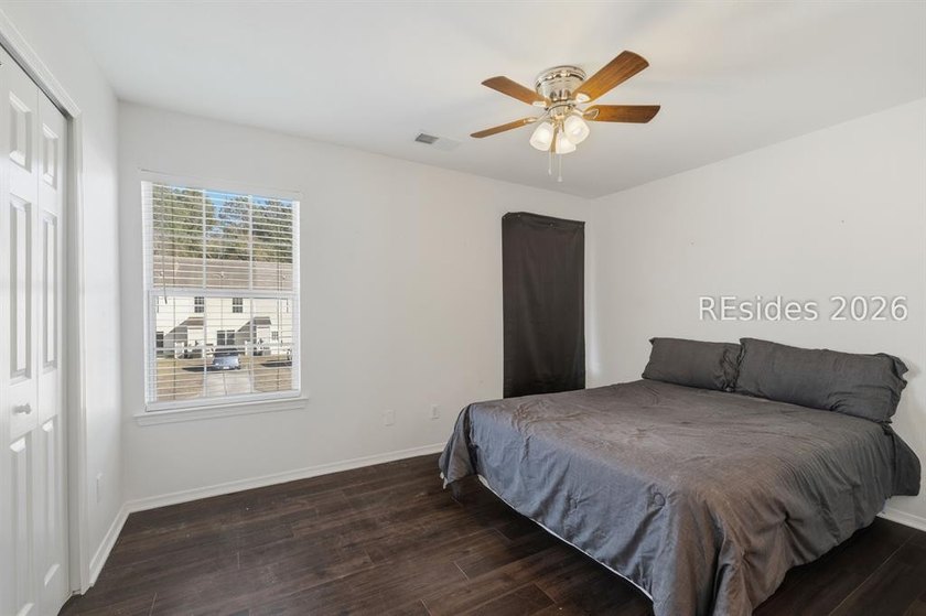 WELCOME HOME! This beautifully updated, turnkey 2-bedroom, 2 - photo 22