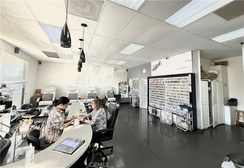 A well established and long term beauty bar is up for a grab due - photo 4