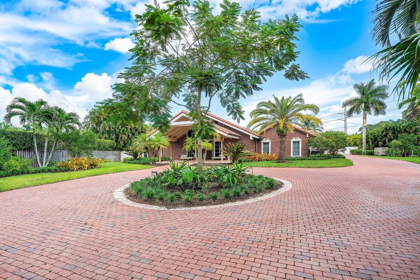 Contemporary Boca Raton Masterpiece with private 82-foot - photo 2