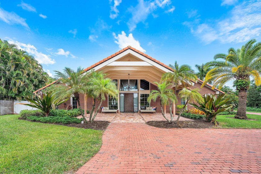 Contemporary Boca Raton Masterpiece with private 82-foot - photo 3