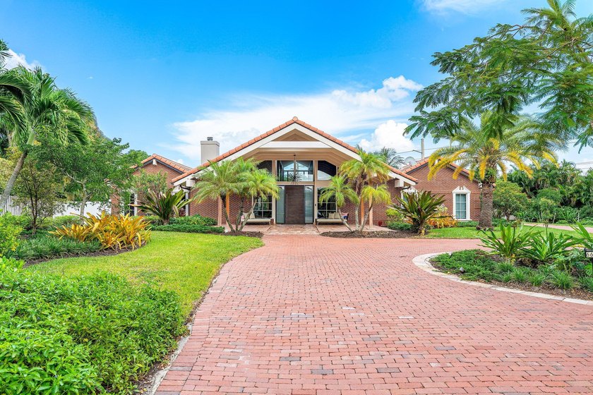 Contemporary Boca Raton Masterpiece with private 82-foot - photo 9