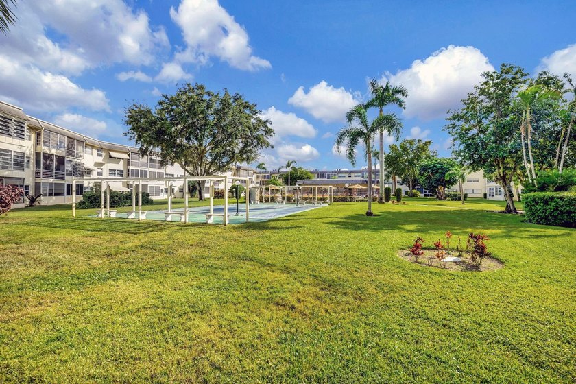 CHARMING 2 BEDROOM 2 BATHROOM CONDO WITH NICE POOL VIEW IN THE - photo 33
