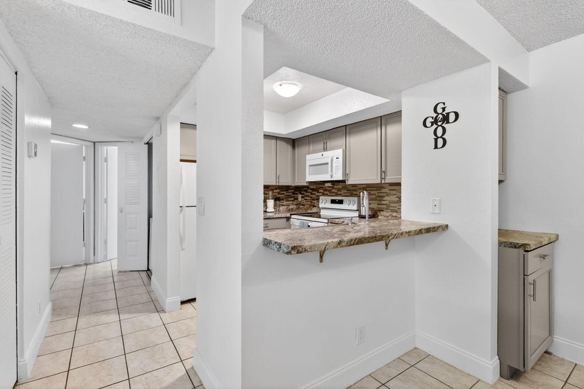MOVE-IN ready condo just off US1 in a prime location near - photo 10