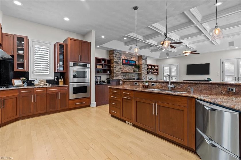 Set in the Estates on the Lynnhaven in Great Neck Point, one of - photo 19