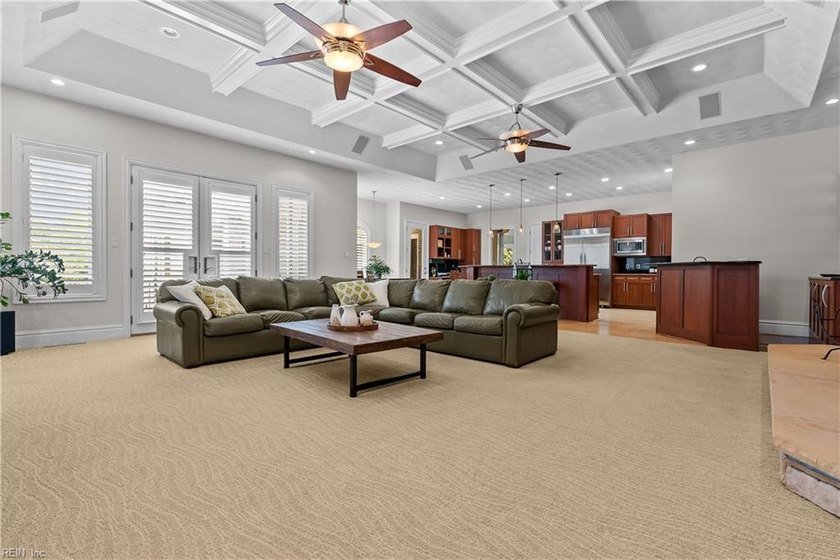 Set in the Estates on the Lynnhaven in Great Neck Point, one of - photo 23