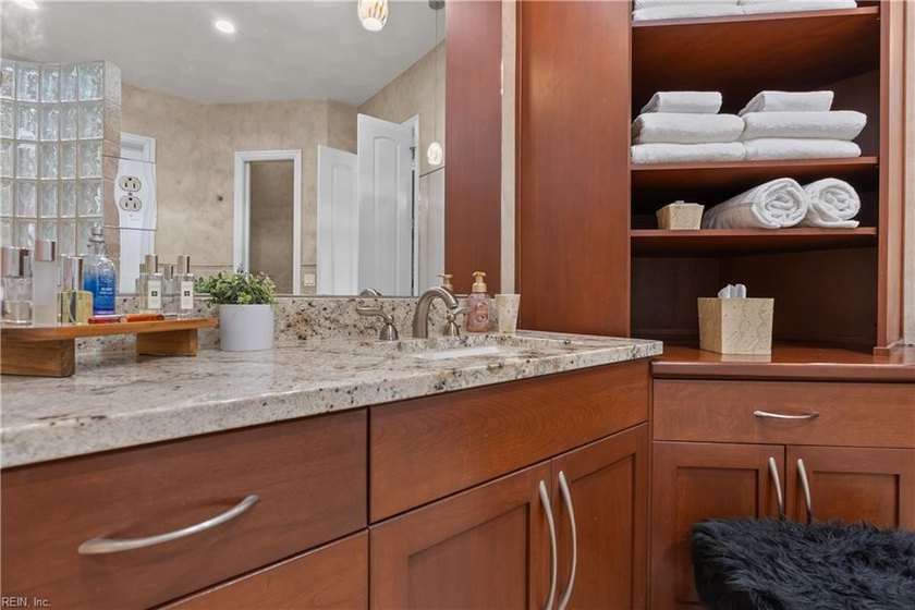 Set in the Estates on the Lynnhaven in Great Neck Point, one of - photo 33