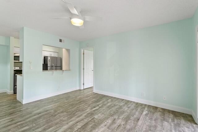 Welcome to Chasewood South! Step inside this beautifully - photo 2