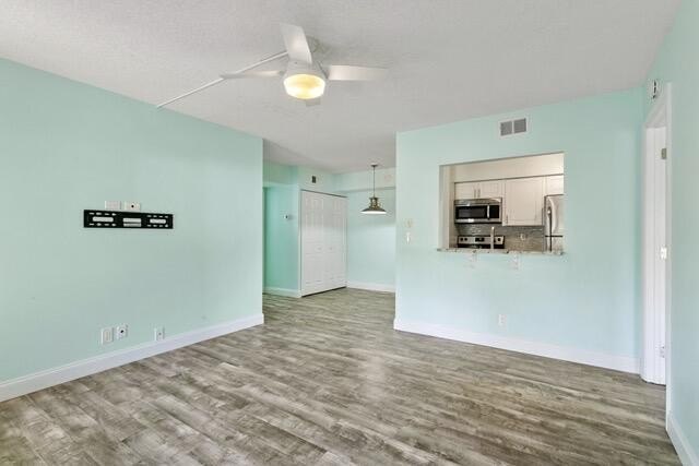 Welcome to Chasewood South! Step inside this beautifully - photo 3
