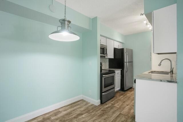 Welcome to Chasewood South! Step inside this beautifully - photo 7