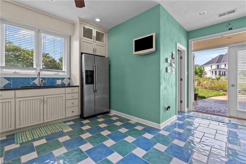 Set in the Estates on the Lynnhaven in Great Neck Point, one of - photo 49