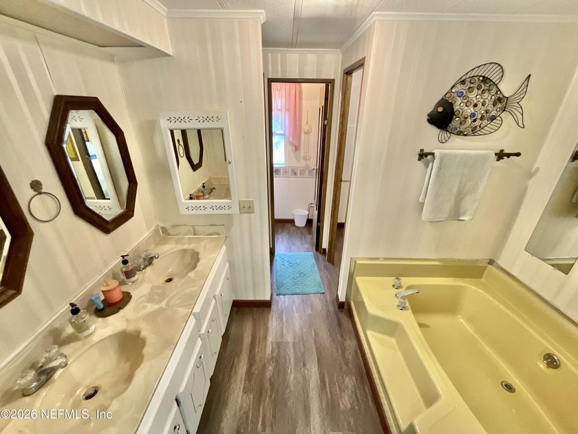 LAKE ACCESS with this very well kept and clean 3 BR , 2 bathroom - photo 23