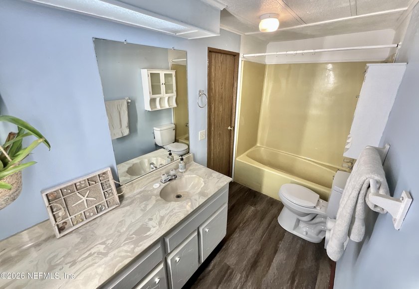 LAKE ACCESS with this very well kept and clean 3 BR , 2 bathroom - photo 32