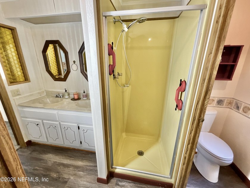 LAKE ACCESS with this very well kept and clean 3 BR , 2 bathroom - photo 33