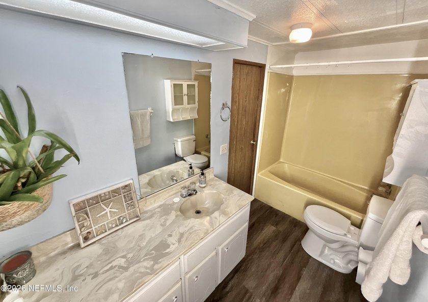 LAKE ACCESS with this very well kept and clean 3 BR , 2 bathroom - photo 34