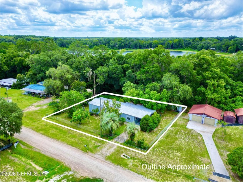 LAKE ACCESS with this very well kept and clean 3 BR , 2 bathroom - photo 42