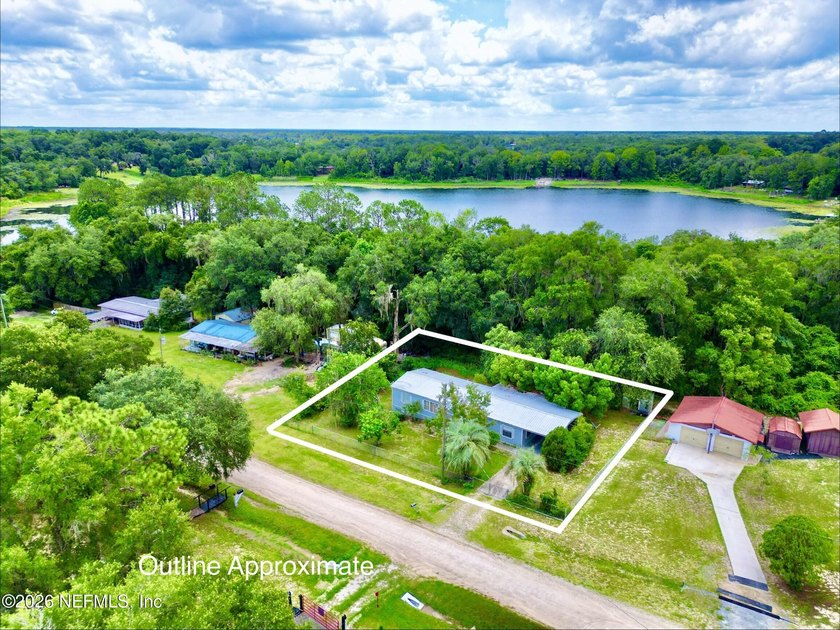 LAKE ACCESS with this very well kept and clean 3 BR , 2 bathroom - photo 44