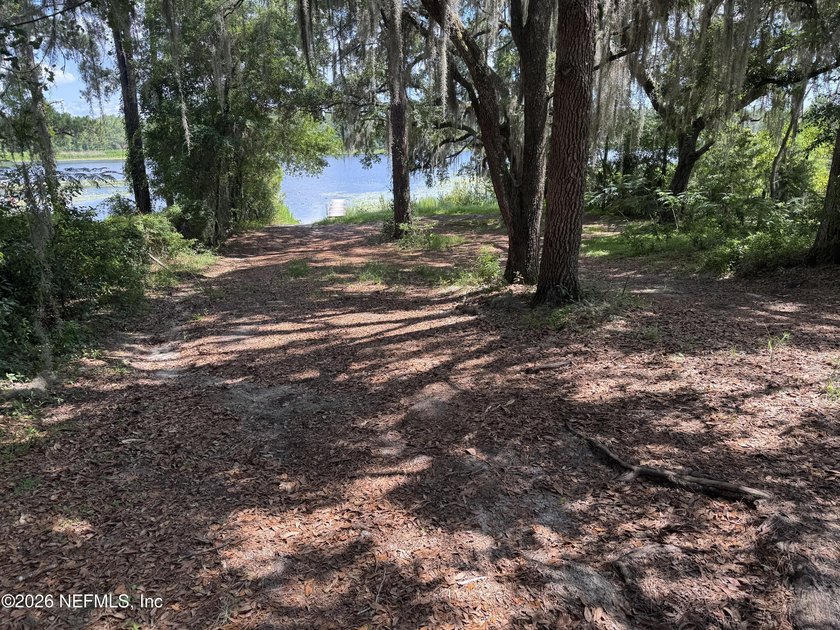 LAKE ACCESS with this very well kept and clean 3 BR , 2 bathroom - photo 46