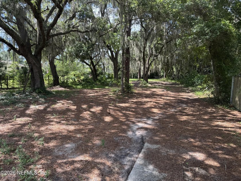 LAKE ACCESS with this very well kept and clean 3 BR , 2 bathroom - photo 49