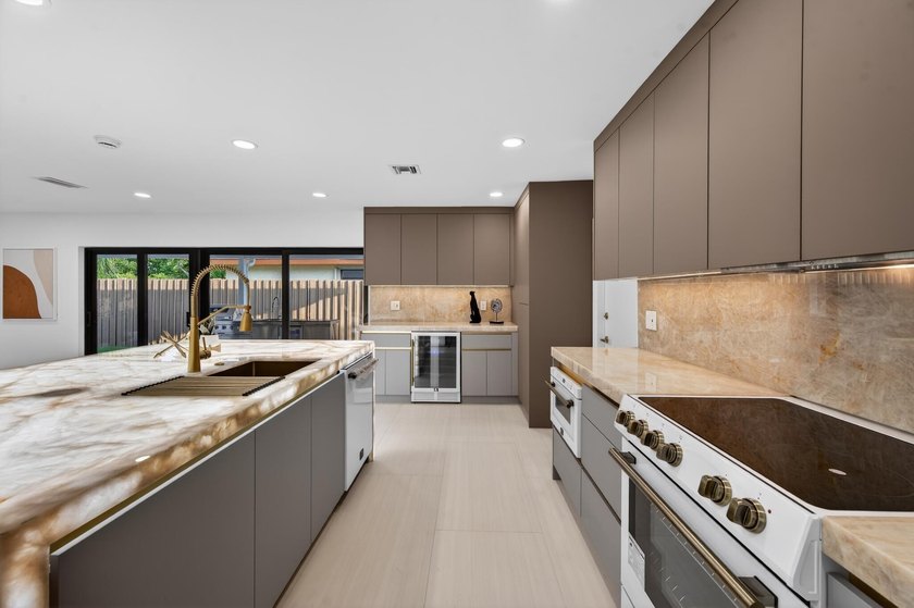 Exquisitely reimagined, this stunning 3-bedroom, 2-bath - photo 7