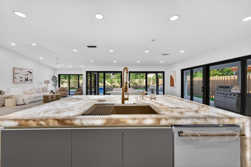 Exquisitely reimagined, this stunning 3-bedroom, 2-bath - photo 8