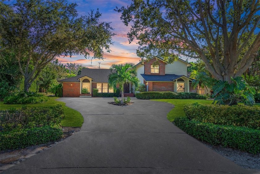 A rare opportunity to own a home in Riverview landings! Located - photo 2