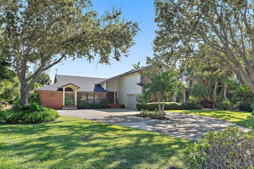 A rare opportunity to own a home in Riverview landings! Located - photo 3