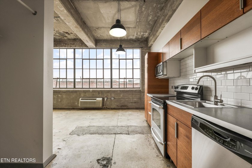 Welcome to JFG Flats! Settled in the heart of Downtown Knoxville - photo 4