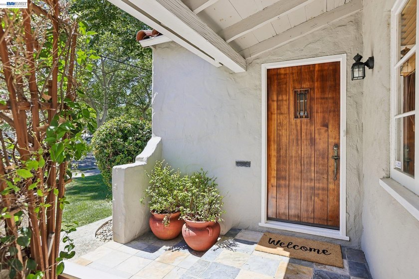 Rarely available park-front opportunity! Ideally situated - photo 4
