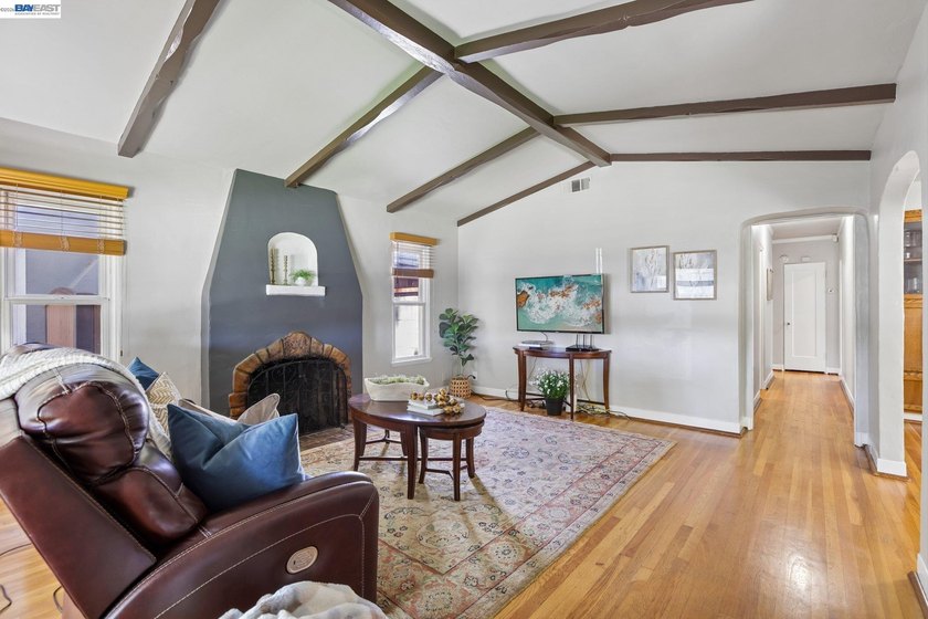 Rarely available park-front opportunity! Ideally situated - photo 6