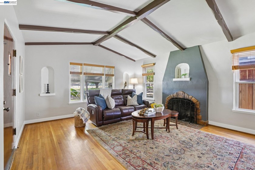 Rarely available park-front opportunity! Ideally situated - photo 7