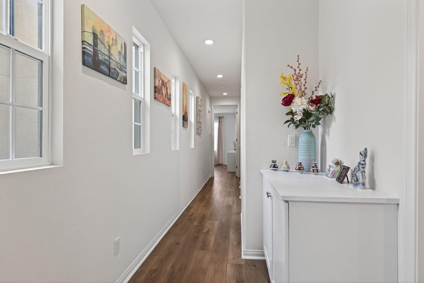 Modern Coastal Living in Ventura's Solana Heights. Discover the - photo 20