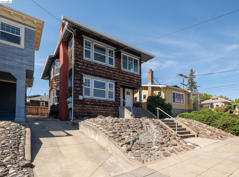 This beautifully preserved 1910 duplex blends timeless character - photo 3