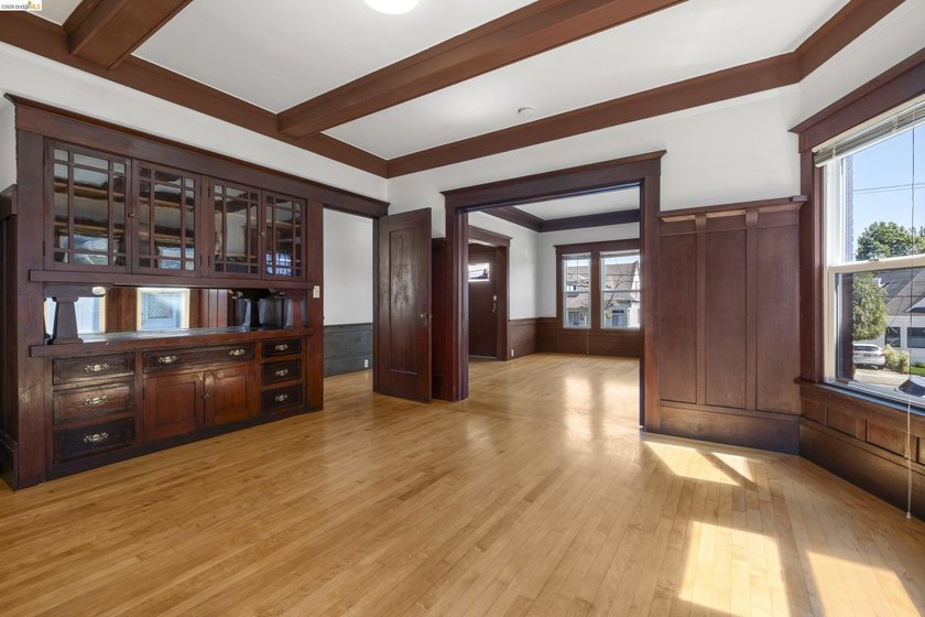 This beautifully preserved 1910 duplex blends timeless character - photo 10