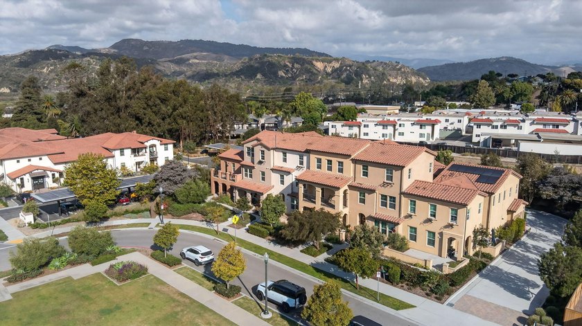 Modern Coastal Living in Ventura's Solana Heights. Discover the - photo 30