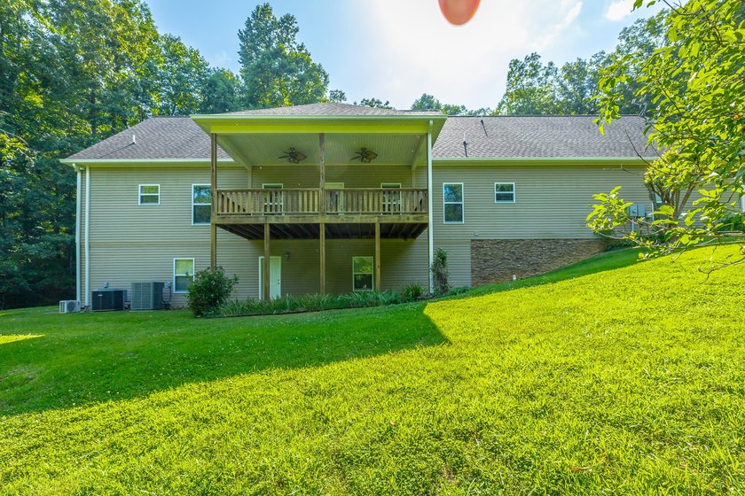 Welcome to this custom built 2006 home at 98 Etowah Ridge in - photo 9