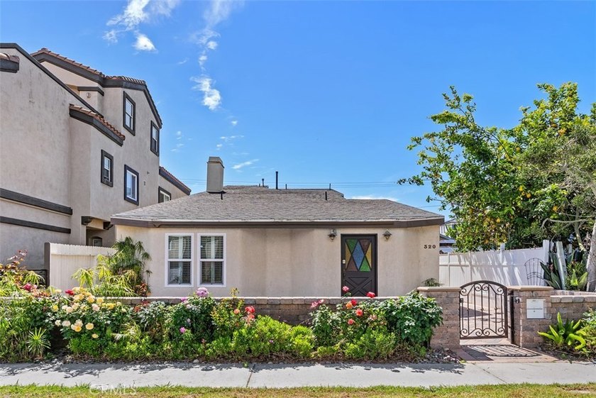 TWO UNITS! Great rental opportunity! Surf City Versatility! - photo 2
